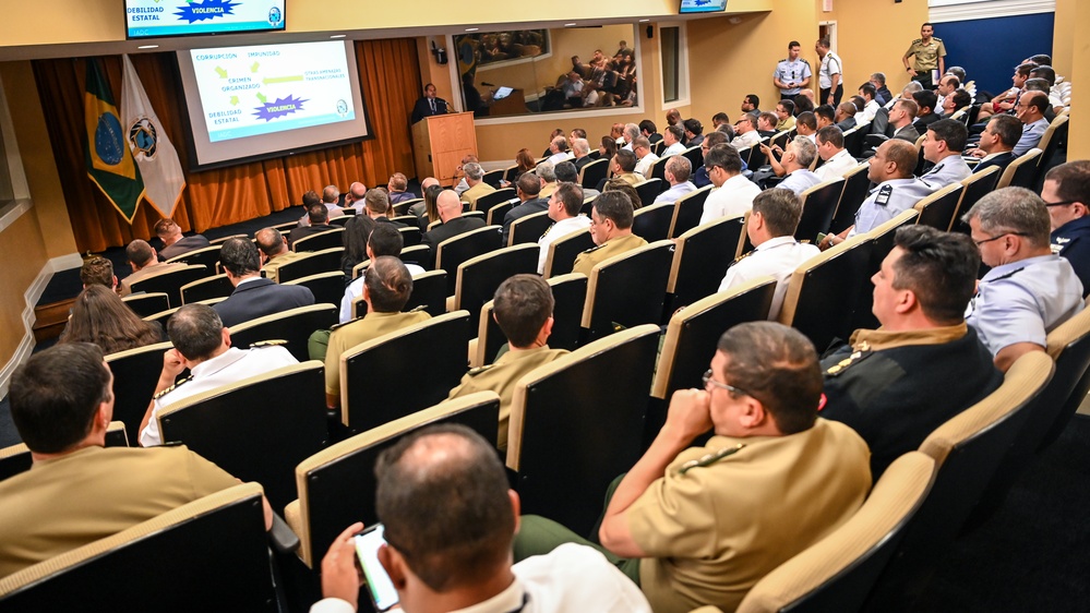 Brazilian Escola Superior de Defesa students visit the IADC