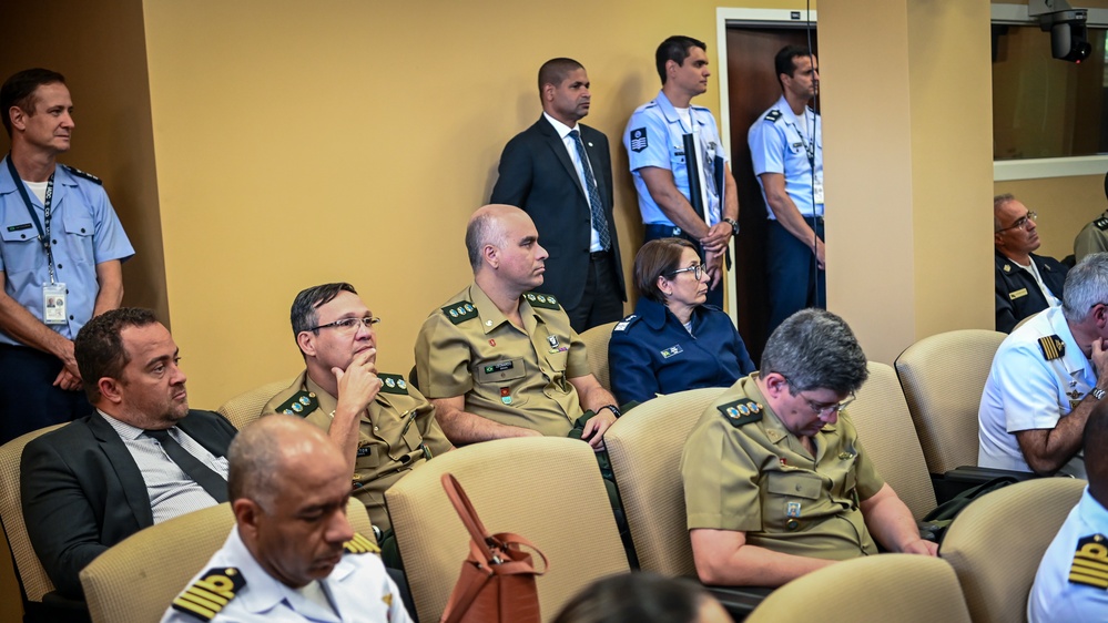 Brazilian Escola Superior de Defesa students visit the IADC