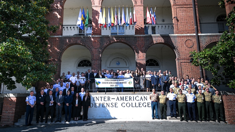 Brazilian Escola Superior de Defesa students visit the IADC