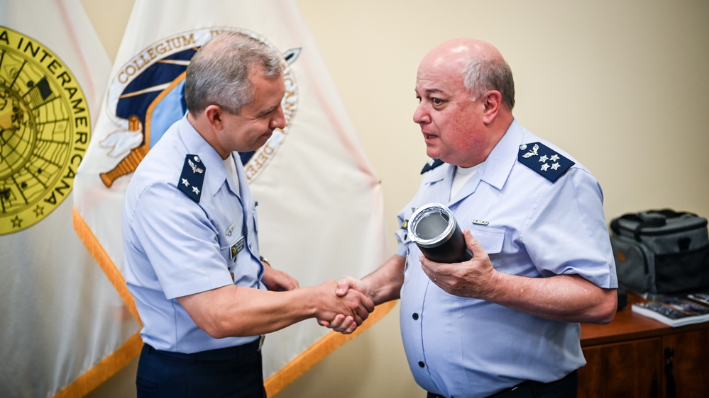 Brazilian Escola Superior de Defesa students visit the IADC