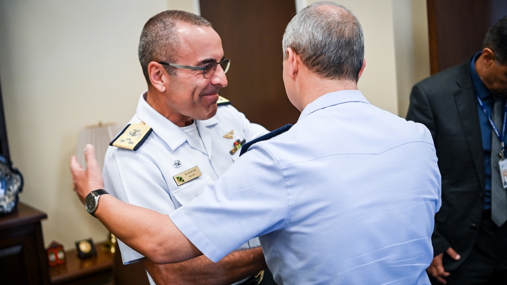 Brazilian Escola Superior de Defesa students visit the IADC