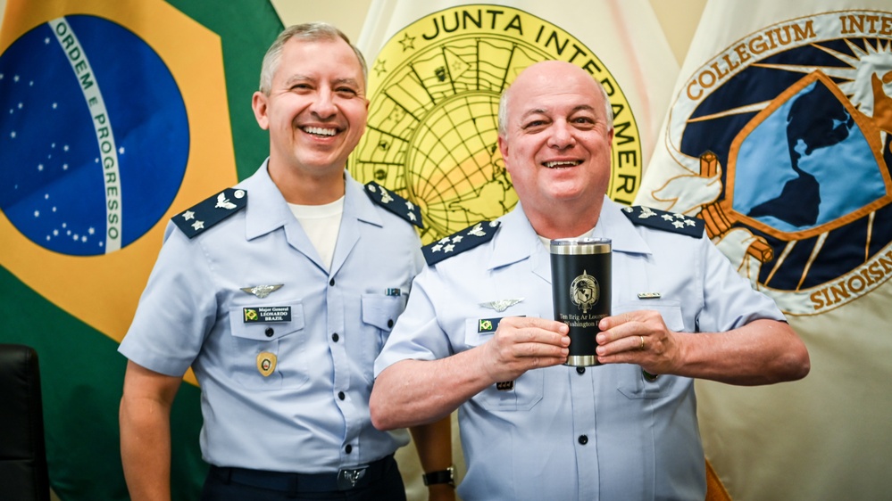 Brazilian Escola Superior de Defesa students visit the IADC