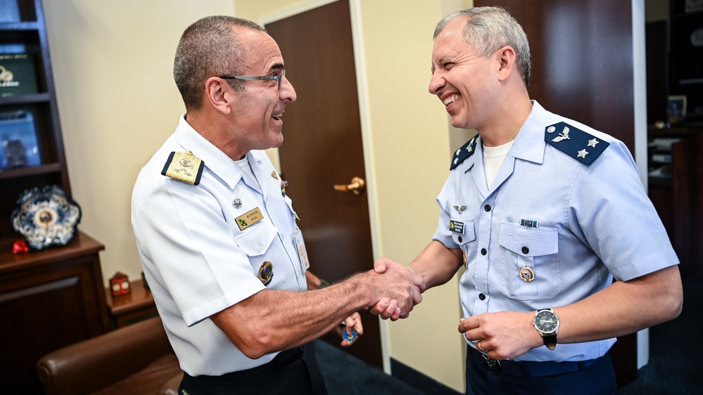 Brazilian Escola Superior de Defesa students visit the IADC