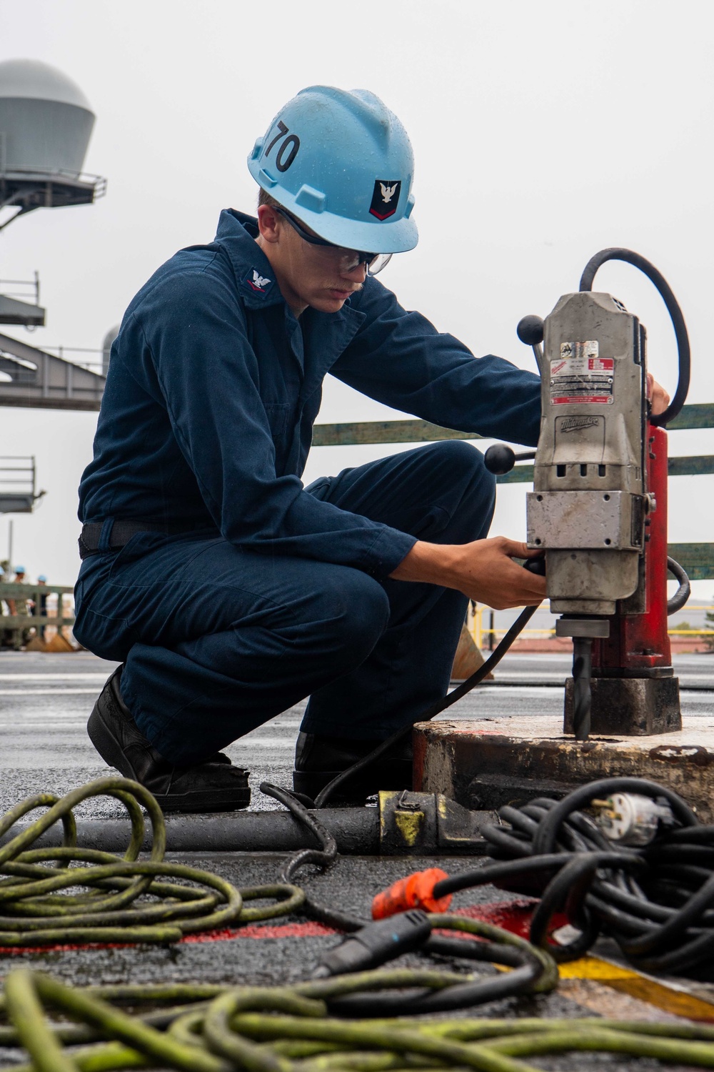 USS Carl Vinson Sailor Taps Out Equipment