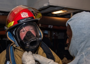 USS Carl Vinson (CVN 70) Conducts Training Exercise