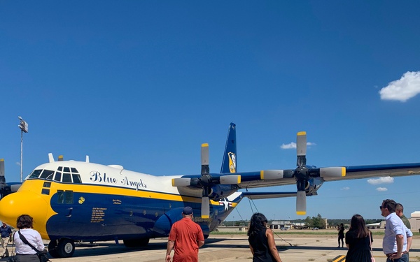 Local media invited to NAS JRB Fort Worth, toured aircraft