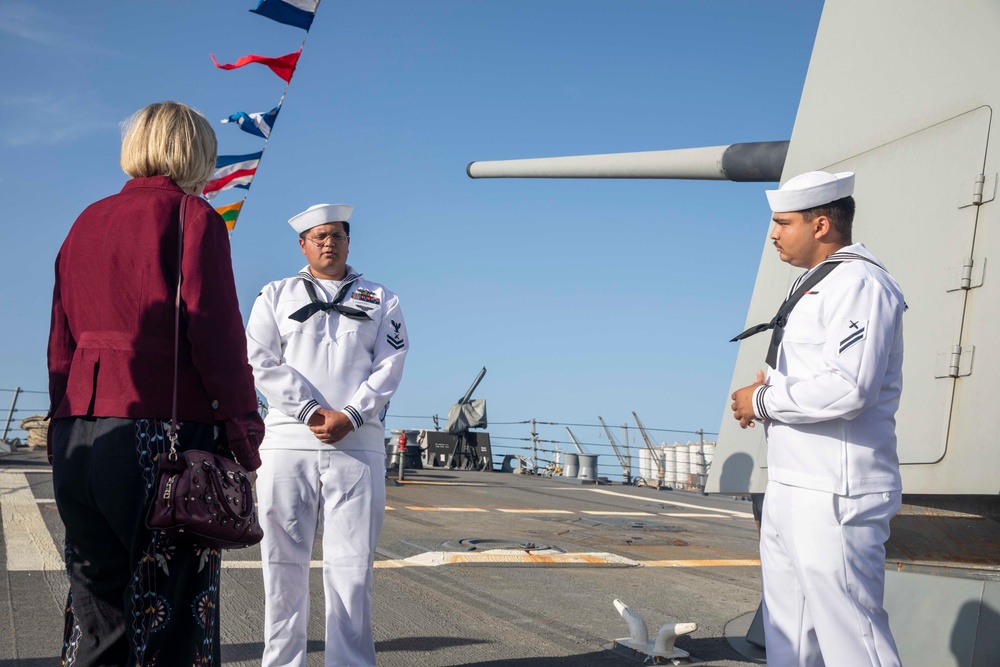 USS Farragut (DDG 99) Receives U.S. Diplomat