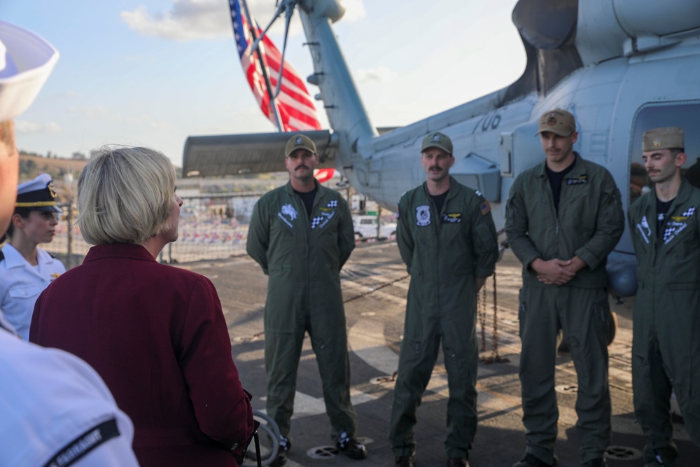 USS Farragut (DDG 99) Receives U.S. Diplomat