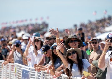 Miramar 2022 Air Show: Crowd 09/24