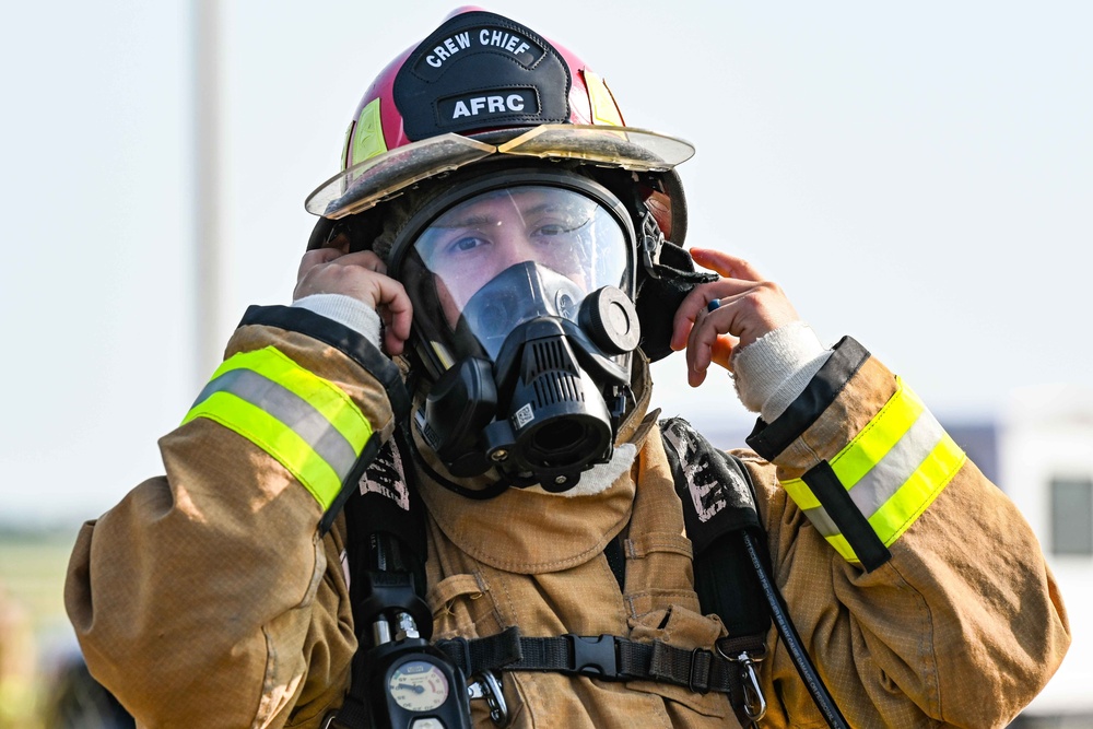 507th CES reservists, 97th CES Airmen, partner for fire training