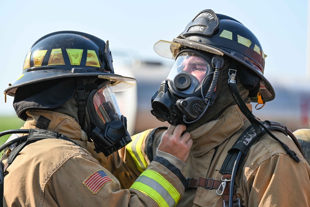 507th CES reservists, 97th CES Airmen, partner for fire training