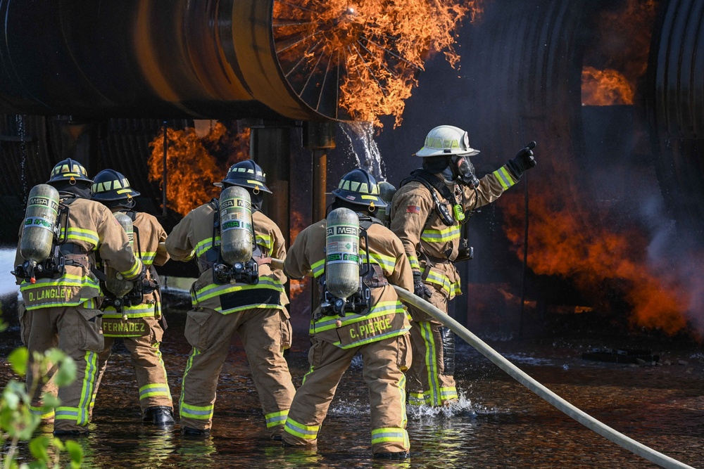 507th CES reservists, 97th CES Airmen, partner for fire training