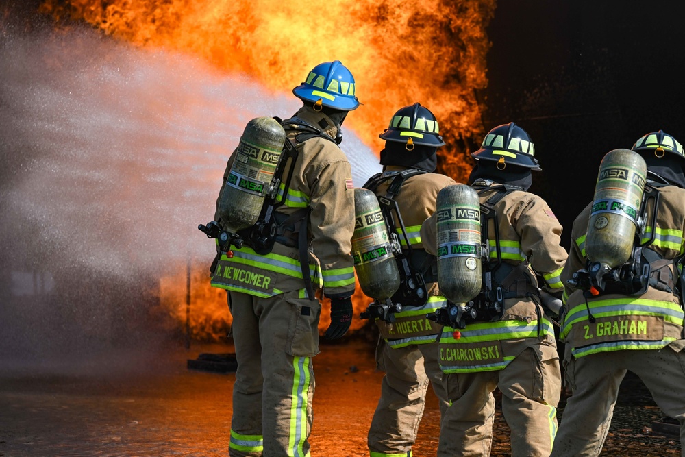 507th CES reservists, 97th CES Airmen, partner for fire training