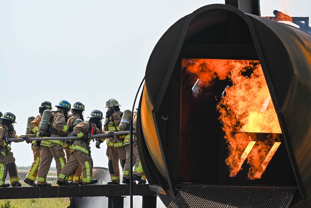 507th CES reservists, 97th CES Airmen, partner for fire training