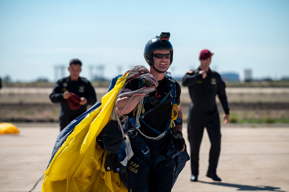 Miramar 2022 Air Show: Golden Knights and Leap Frogs 9/24