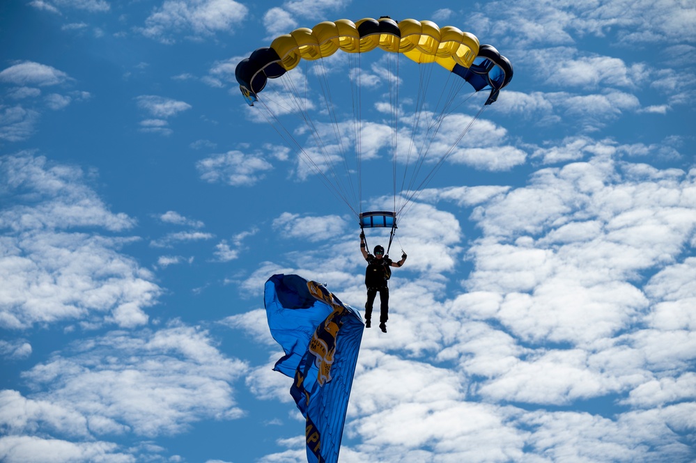 Miramar 2022 Air Show: Golden Knights and Leap Frogs 9/24