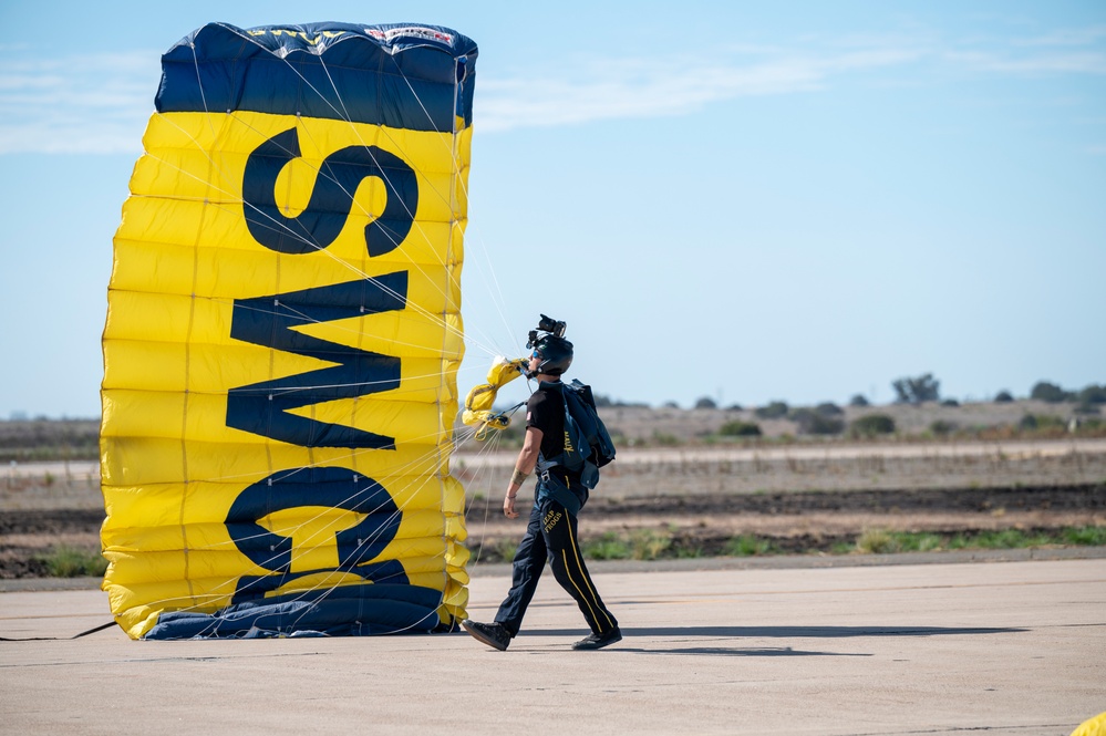 Miramar 2022 Air Show: Golden Knights and Leap Frogs 9/24