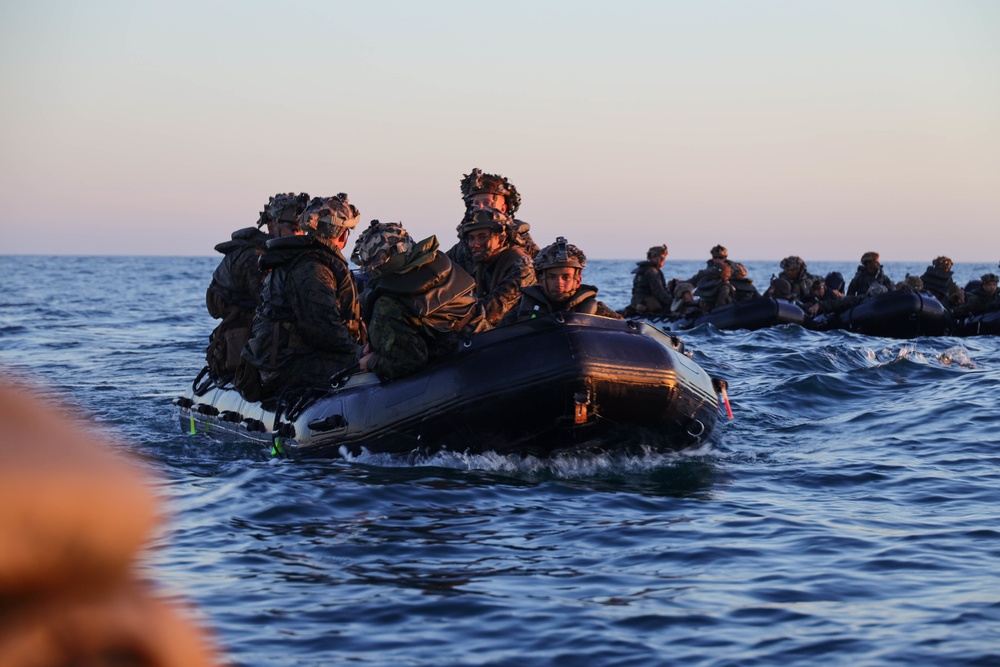 1st Bn., 4th Marines conducts boat raid training