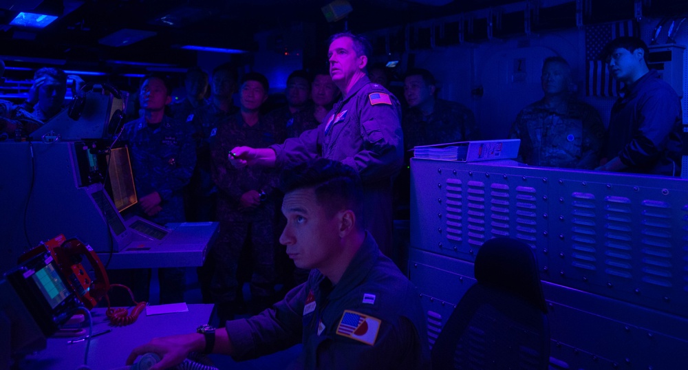 USS Ronald Reagan (CVN 76) hosts ROK Chairman of the Joint Chiefs of Staff and USFK