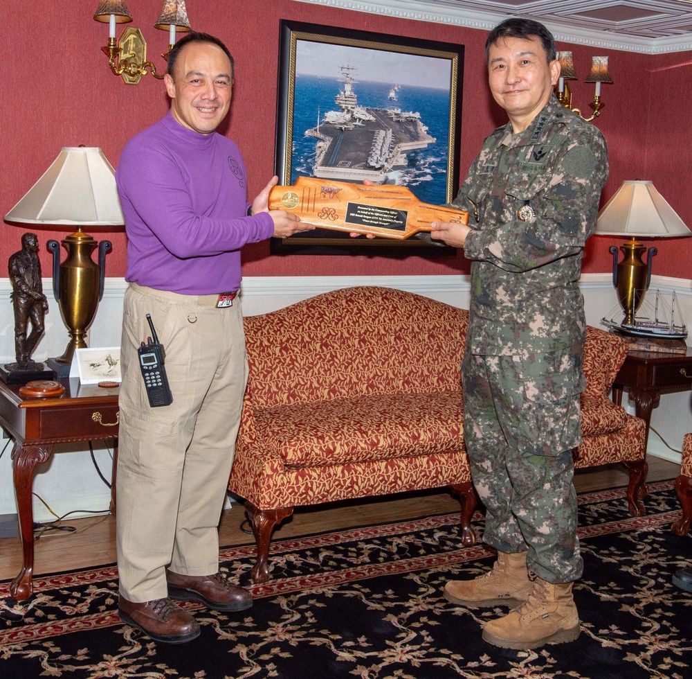 USS Ronald Reagan (CVN 76) hosts ROK Chairman of the Joint Chiefs of Staff and USFK