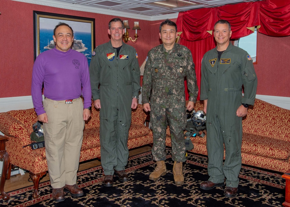 USS Ronald Reagan (CVN 76) hosts ROK Chairman of the Joint Chiefs of Staff and USFK