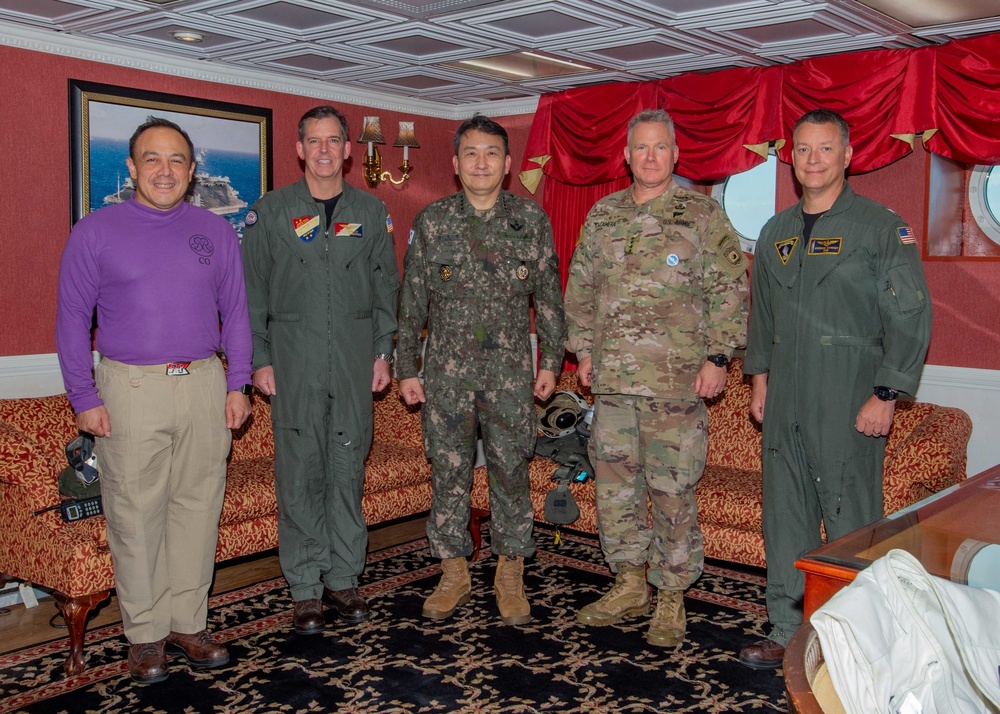 USS Ronald Reagan (CVN 76) hosts ROK Chairman of the Joint Chiefs of Staff and USFK