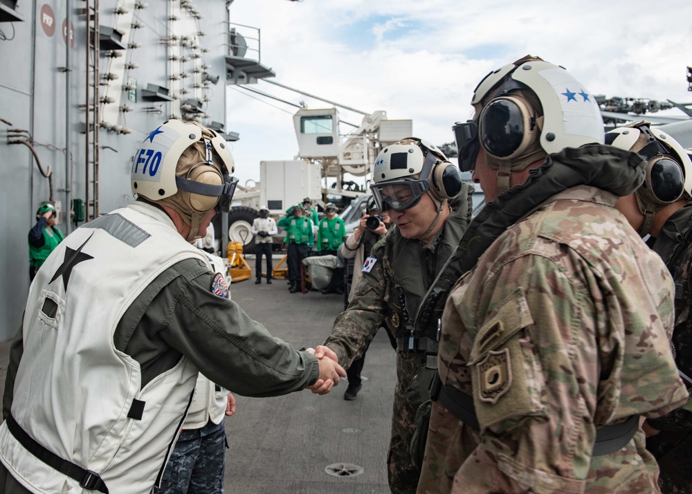 USS Ronald Reagan (CVN 76) hosts ROK Chairman of the Joint Chiefs of Staff and USFK