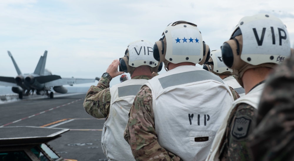 USS Ronald Reagan (CVN 76) hosts ROK Chairman of the Joint Chiefs of Staff and USFK