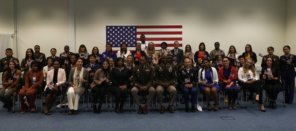 21st TSC Commander Congratulates new United States Citizens