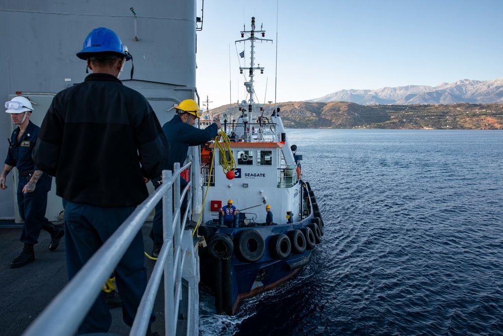 USS Leyte Gulf (CG 55) Arrives in Souda Bay, Greece
