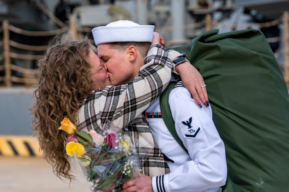 USS Gonzalez Returns to Homeport