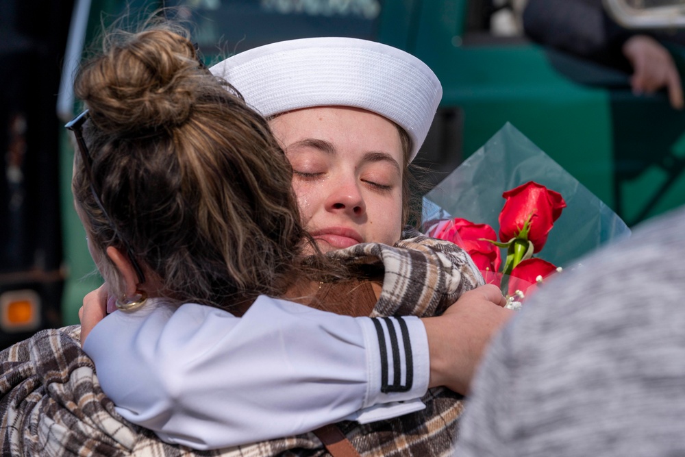 USS Gonzalez Returns to Homeport