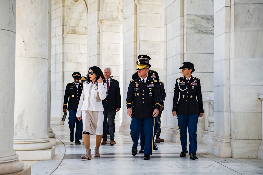 Office of the Provost Marshal General Conduct a Public Wreath-Laying Ceremony at the Tomb of the Unknown Soldier