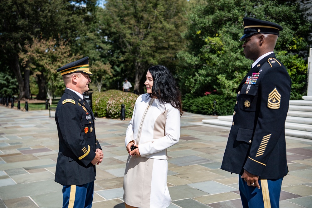 Office of the Provost Marshal General Conduct a Public Wreath-Laying Ceremony at the Tomb of the Unknown Soldier