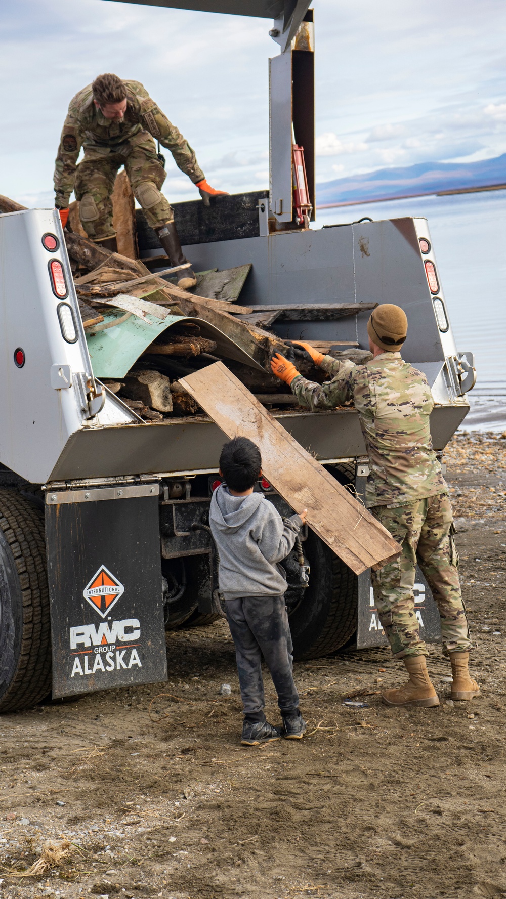 Alaska National Guardsmen clear storm debris for Operation Merbok Response