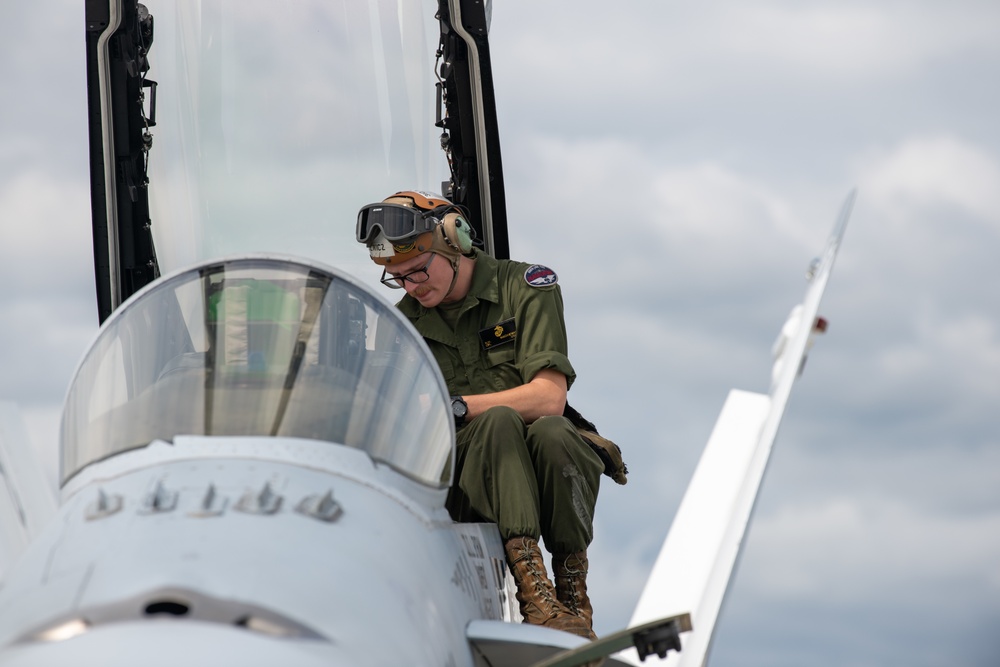 AIM 9X SIDEWINDER LIVE MISSILE FIRING