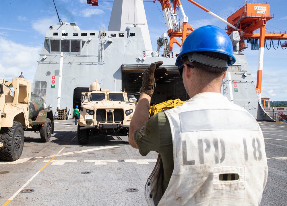 USS New Orleans Offloads for KAMANDAG 6