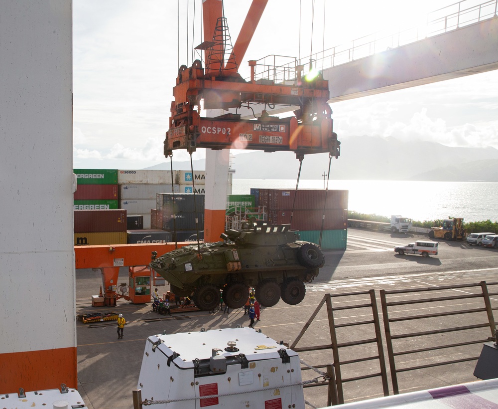 USS New Orleans Offloads for KAMANDAG 6