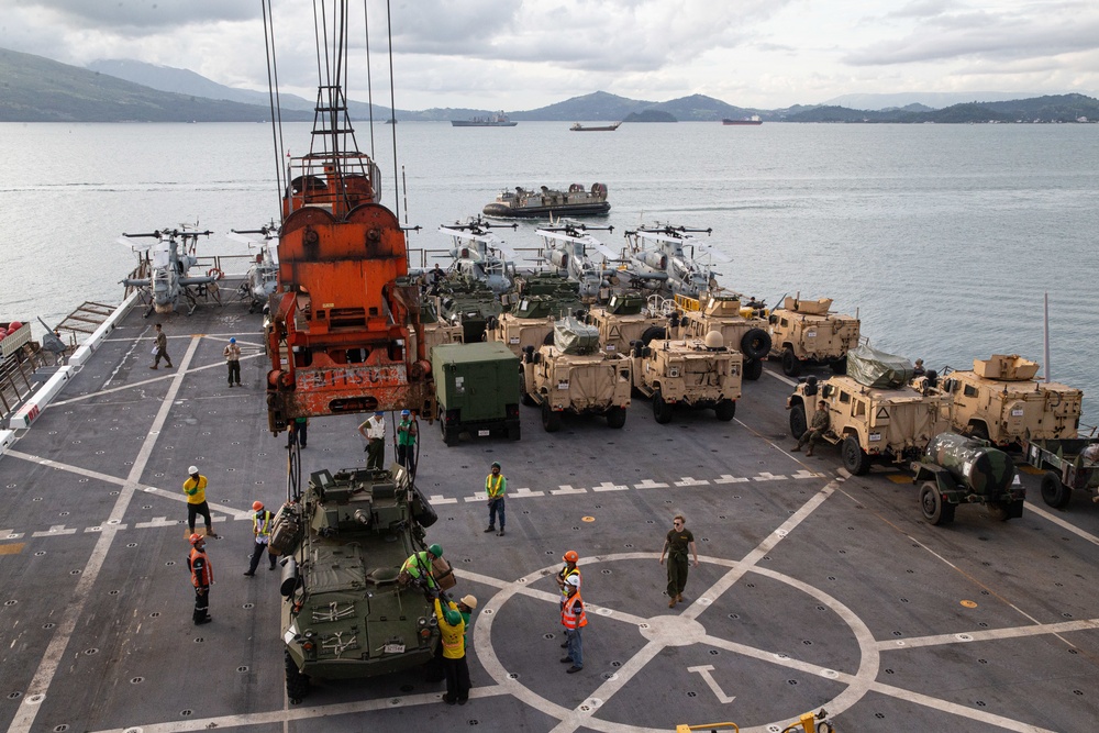 USS New Orleans Offloads for KAMANDAG 6