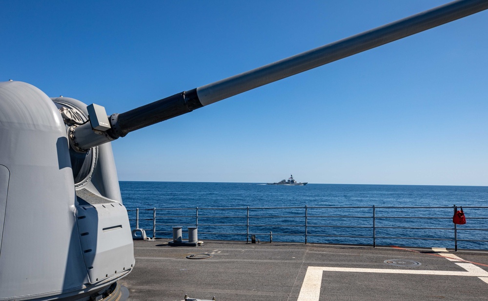 USS Benfold Steams in Formation with US and Republic of Korea Ships during MCSOFEX