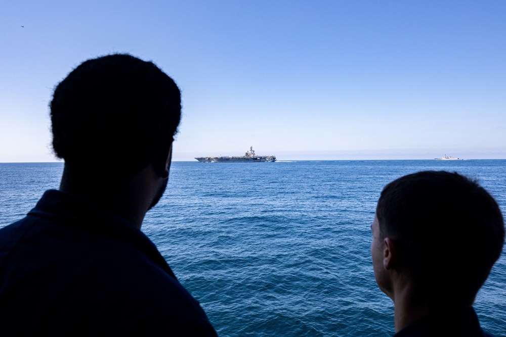 USS Ronald Reagan Steams in Formation with US and Republic of Korea Ships during MCSOFEX