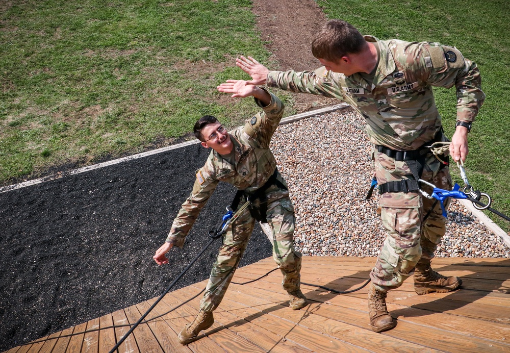 High five at Rappel Master course