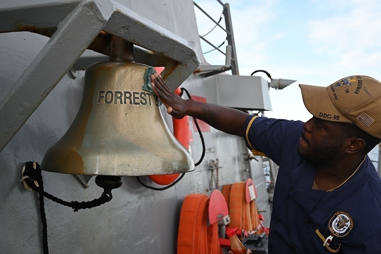 USS Forrest Sherman Arrives in Taranto, Italy