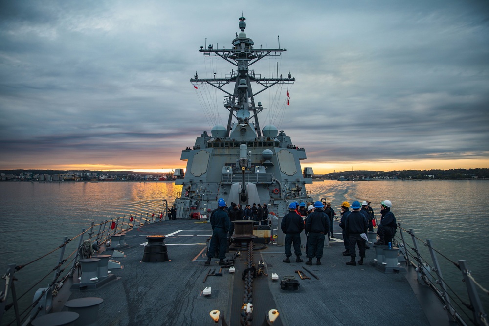 USS Paul Ignatius (DDG 117) Departs Gdynia, Poland