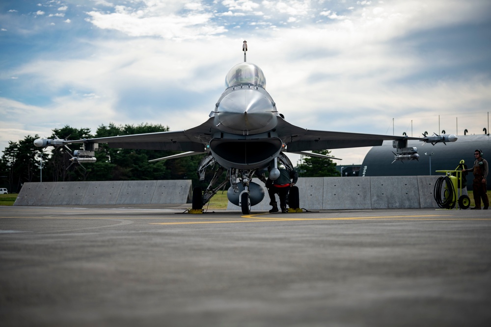 Misawa Air Base F-16 Reaches 10,000 Flying Hours