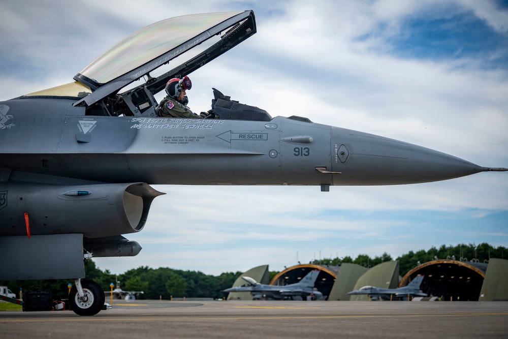 Misawa Air Base F-16 Reaches 10,000 Flying Hours