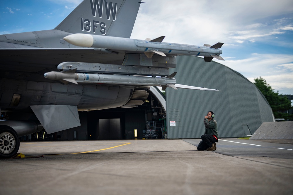 Misawa Air Base F-16 Reaches 10,000 Flying Hours