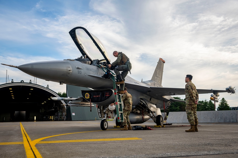 Misawa Air Base F-16 Reaches 10,000 Flying Hours