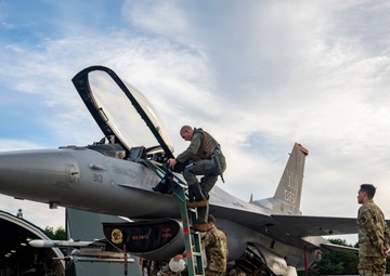 Misawa Air Base F-16 Reaches 10,000 Flying Hours