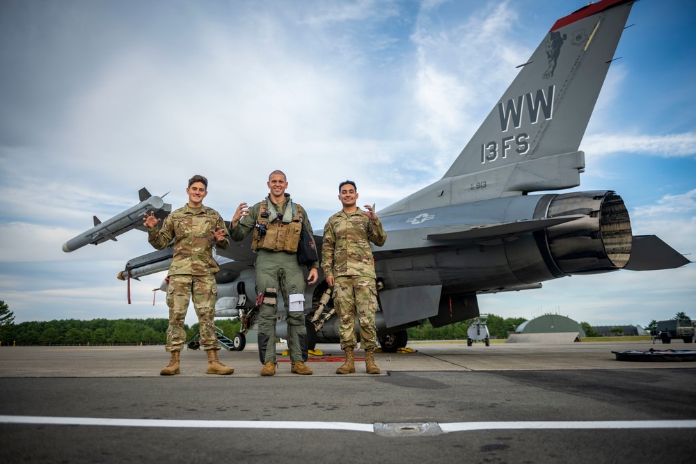 Misawa Air Base F-16 Reaches 10,000 Flying Hours